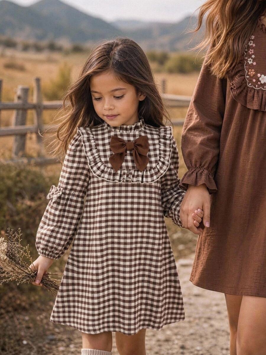 SHEIN Tween Girl Bow Decor Kids Plaid Pleated Casual Daily Summer Dress - Coffee Brown - View 1