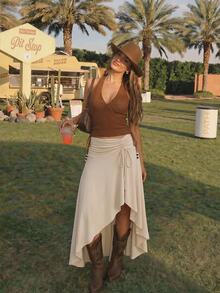 SHEIN MOD Atasan Tank Top Rajut Wanita 1 Potong Warna Cokelat Polos dengan Leher V Dalam, Model Halter, Tanpa Punggung, Bertali, Hiasan Manik-manik, Tali Serut, Potongan Pendek, Gaya Boho Manis untuk Pesta Natal dan Musim Gugur - Coklat - View 1