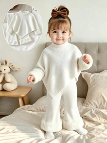SHEIN Playful Pals 女嬰秋冬T恤套裝，不對稱高領T恤搭配喇叭褲，毛絨布料拼接，簡約保暖外出穿搭 - 白色 - 查看 1