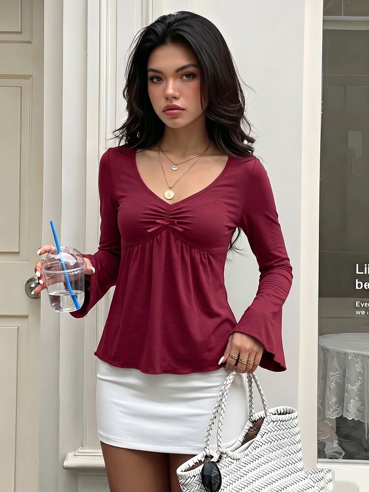 SHEIN Elladie kids تي شيرت بناتي للمراهقات بفيونكة وزخرفة مجعدة وياقة V وأكمام واسعة، ستايل كوكيت جمالي، للخريف والشتاء - عنابي اللون - مشاهدة 5