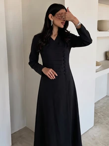 Yasmyna Black Long Sleeve V-Neck Minimalist Pleated Button Side-Slit Low-Key Elegant Daily Commute Date Women's Abaya - Black - View 9
