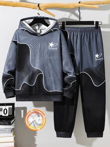 SHEIN 2件組兒童大童男孩休閒百搭運動日常舒適酷炫印花圖案連帽衛衣寬鬆套頭長袖針織運動衫與慢跑褲套裝，適合秋冬春季，適用於戶外玩耍、學校、街頭風、派對及居家休閒 - 灰色 - 查看 2