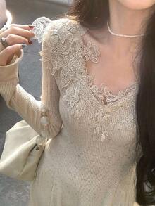 DAZY 女款純色羅紋圓領蕾絲拼接收腰顯瘦優雅長袖洋裝 - 杏色 - 查看 10