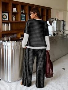 Muchica Set Kaos dan Celana Berlapis Garis-garis Hitam Putih Ukuran Besar, Kasual Tradisional Musim Gugur Musim Dingin, Cocok untuk Acara Santai, Formal, dan Ulang Tahun. - Hitam dan Putih - View 3