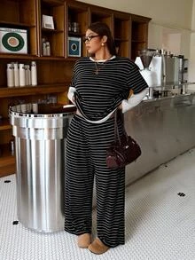Muchica Set Kaos dan Celana Berlapis Garis-garis Hitam Putih Ukuran Besar, Kasual Tradisional Musim Gugur Musim Dingin, Cocok untuk Acara Santai, Formal, dan Ulang Tahun. - Hitam dan Putih - View 5
