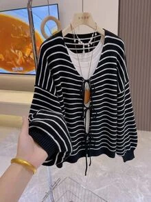 SHEIN CURVE+ 大尺碼女款休閒可愛優雅條紋前綁帶寬鬆開襟衫，秋冬款，2026 22W 正式度假晚宴黑白配色 - 黑與白 - 查看 5