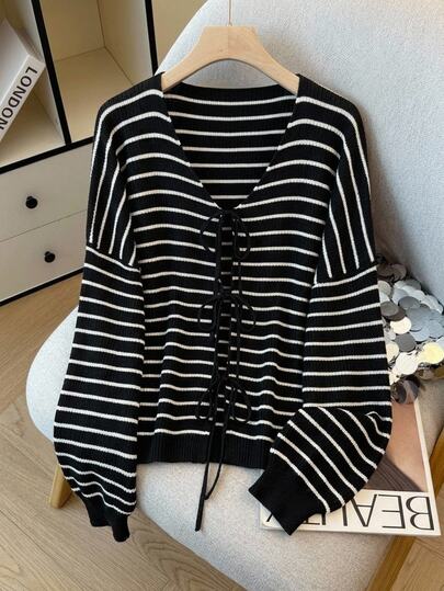 SHEIN CURVE+ 大尺碼女款休閒可愛優雅條紋前綁帶寬鬆開襟衫，秋冬款，2026 22W 正式度假晚宴黑白配色