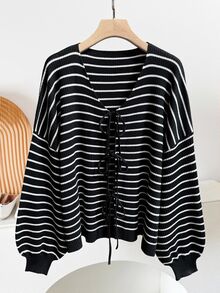 SHEIN CURVE+ 大尺碼女款休閒可愛優雅條紋前綁帶寬鬆開襟衫，秋冬款，2026 22W 正式度假晚宴黑白配色 - 黑與白 - 查看 1