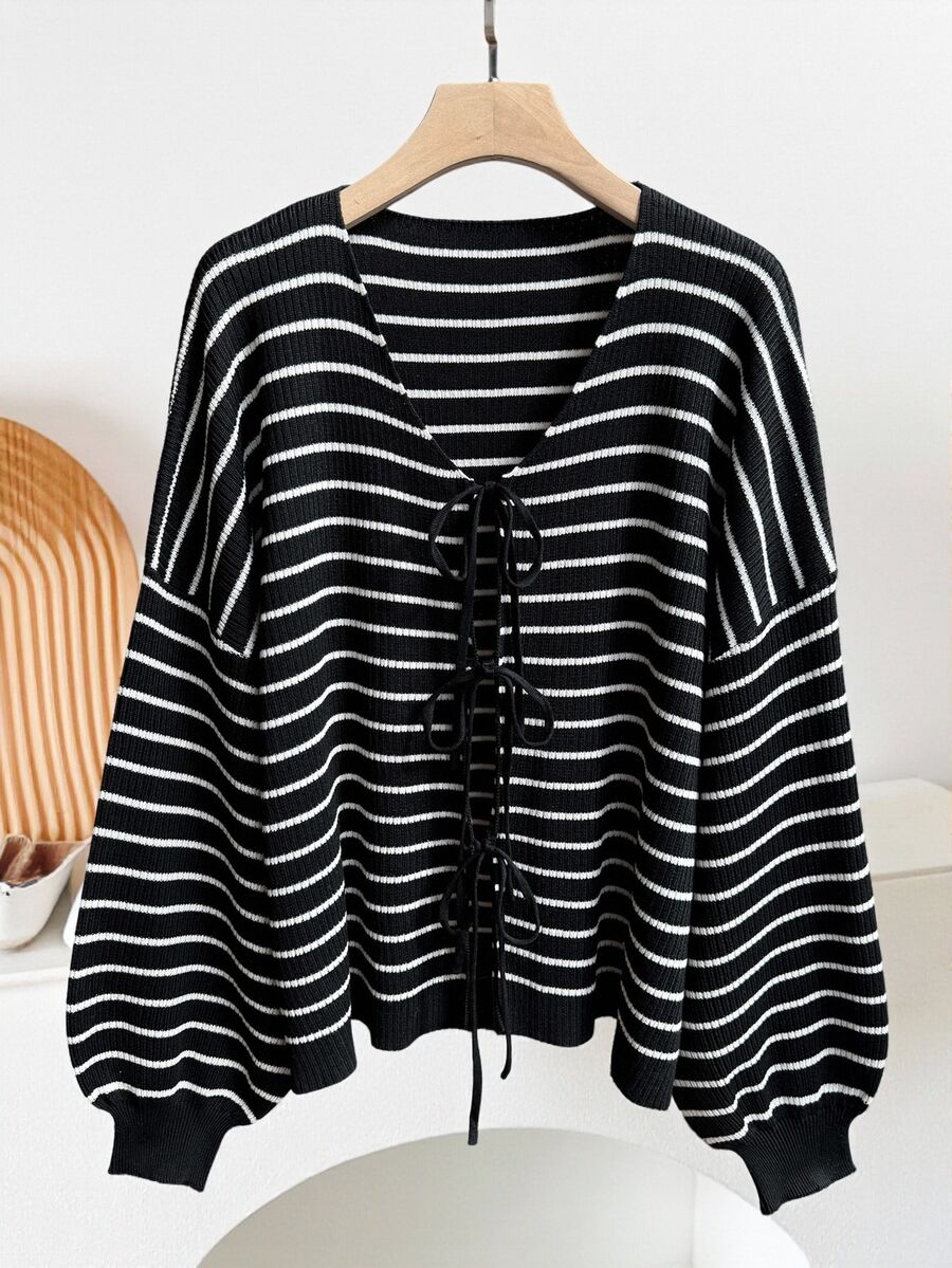 SHEIN CURVE+ 大尺碼女款休閒可愛優雅條紋前綁帶寬鬆開襟衫，秋冬款，2026 22W 正式度假晚宴黑白配色 - 黑與白 - 查看 1