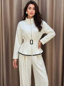 Rue Lumi Set 2 Potong Atasan Putih dan Celana Wanita Gaya Kasual Urban-Kantor dengan Kerah Tegak, Patchwork Webbing Hitam, Pinggang Pas Body, Ritsleting Depan, dan Potongan Longgar - Putih - View 9
