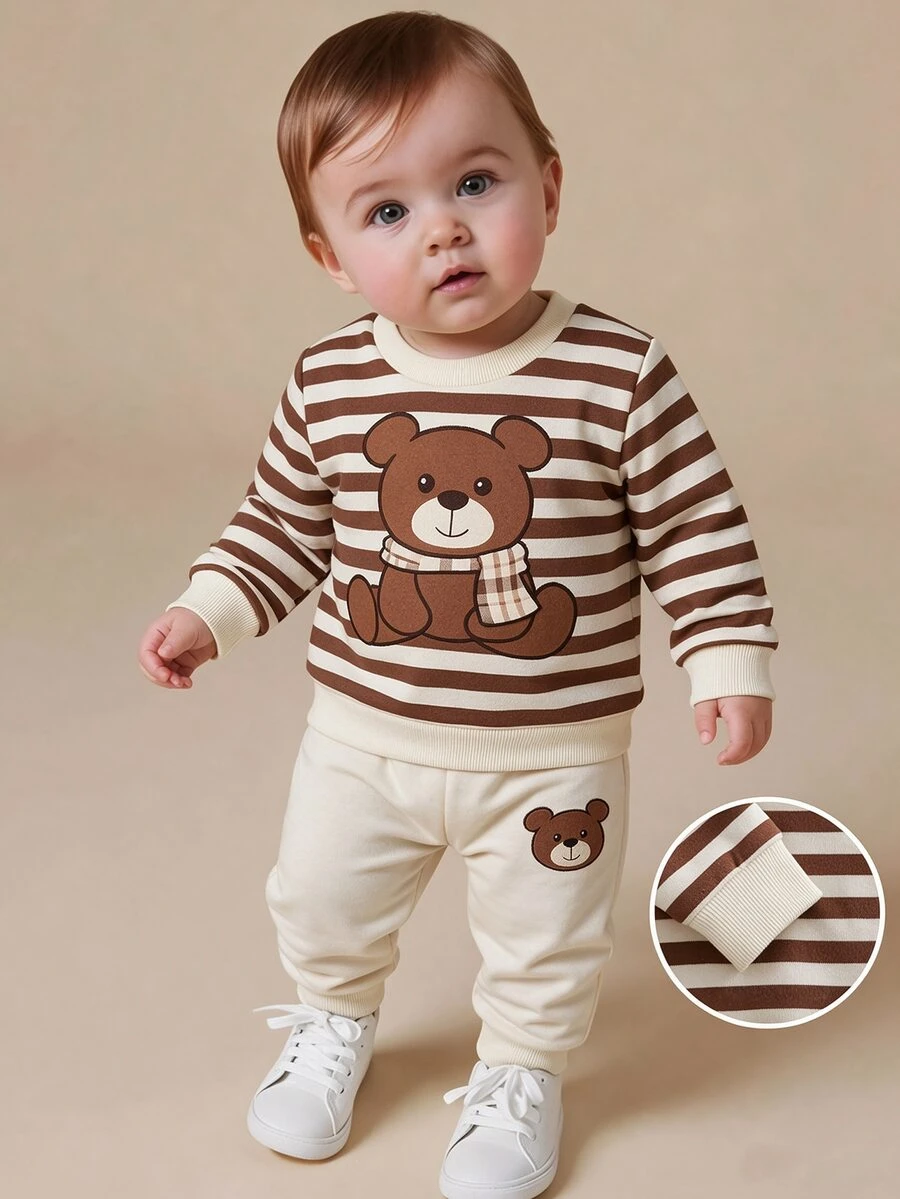 SHEIN Playful Pals 2件組幼兒男童運動衫慢跑褲套裝,可愛棕色奶油熊圍巾條紋長袖圓領常規款,適合戶外派對秋季印花 - 彩色 - 查看 1