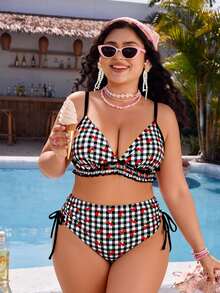 SHEIN Swim 大码女式泳装，甜美可爱沙滩度假随机红色樱桃印花系带荷叶边两件套 - 彩色 - 查看 6