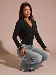 SHEIN BAE Kemeja Dalaman Lengan Panjang Tanpa Punggung Berkerah V Dalam dengan Motif Renda Hitam untuk Musim Gugur, Cocok untuk Pesta Halloween, Kencan Malam, dan Jalan-jalan. - Hitam - View 6