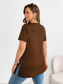 Shapeblank 大码女装春夏时尚休闲高弹舒适日常百搭显瘦高开衩黑色V领短袖T恤，夏季穿搭，简约风格，外出上衣，黑色打底衫，曲线上衣 - 棕色 - 查看 2