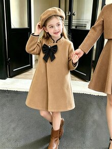 SHEIN Elladie kids 少女經典卡其色大衣，黑色滾邊設計，附蝴蝶結貝雷帽，長袖外套，適合日常優雅通勤、度假，秋冬穿搭 - 卡其色 - 查看 6