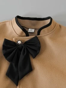 SHEIN Elladie kids 少女經典卡其色大衣，黑色滾邊設計，附蝴蝶結貝雷帽，長袖外套，適合日常優雅通勤、度假，秋冬穿搭 - 卡其色 - 查看 9