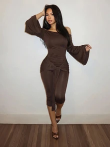 Slaydiva جمبسوت بني بأكمام طويلة وياقة غير متماثلة مع رباط، بقصة ضيقة - بني - مشاهدة 4