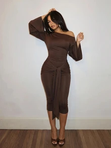 Slaydiva جمبسوت بني بأكمام طويلة وياقة غير متماثلة مع رباط، بقصة ضيقة - بني - مشاهدة 5