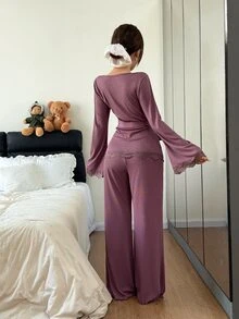 Napfluff 女士休闲V领蕾丝拼接收腰喇叭长袖长款睡裙套装 - 紫丁香色 - 查看 2