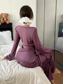Napfluff 女士休闲V领蕾丝拼接收腰喇叭长袖长款睡裙套装 - 紫丁香色 - 查看 5