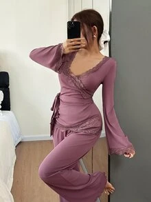 Napfluff 女士休闲V领蕾丝拼接收腰喇叭长袖长款睡裙套装 - 紫丁香色 - 查看 3