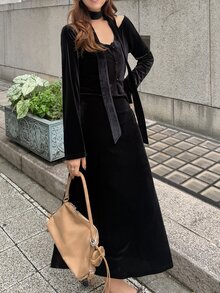 FRIFUL Set 2 Potong Gaun Kamisol dan Kardigan Bahan Beludru Warna Polos untuk Wanita Musim Gugur - Hitam - View 6