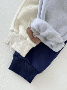 SHEIN Playful Pals 6件組 幼兒男嬰可愛深藍灰色熊圖案條紋抓絨運動衫長褲套裝，長袖圓領加厚羅紋，適合冬季與秋季節日穿著 - 彩色 - 查看 6