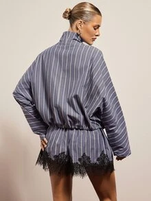 Hauture 女款新中式直條紋青蛙扣立領抽繩寬鬆夾克蕾絲飾邊短褲休閒兩件套 - 藍灰色 - 查看 2