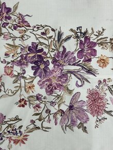Wandoria [印花設計] 女款優雅輕盈牙買加夏季波希米亞風米色紫色花卉重工刺繡印花V領蝙蝠袖寬鬆顯瘦中長洋裝 - 米色 - 查看 6