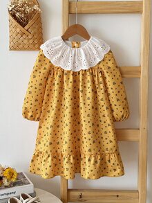 SHEIN Elladie kids 女童春秋款芥黃色韓式活力薄款紋理梭織洋裝，滿版綠色小碎花，鏤空刺繡蕾絲娃娃領泡泡長袖，後扣式寬鬆娃娃裙，荷葉邊裙襬，適合校園、戶外出遊、生日派對、旅行拍照，可單穿或秋冬搭配毛衣/外套，花朵公主洋裝 - 黃色 - 查看 6