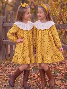 SHEIN Elladie kids 女童春秋款芥黃色韓式活力薄款紋理梭織洋裝，滿版綠色小碎花，鏤空刺繡蕾絲娃娃領泡泡長袖，後扣式寬鬆娃娃裙，荷葉邊裙襬，適合校園、戶外出遊、生日派對、旅行拍照，可單穿或秋冬搭配毛衣/外套，花朵公主洋裝 - 黃色 - 查看 5