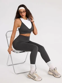 SHEIN Sports طقم رياضي نسائي مكون من توب قصير بتصميم كتل لونية وقطع متداخلة & بنطال ضيق - رمادي - مشاهدة 2