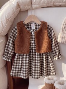 SHEIN Playful Pals 3pcs Baby Girls Vest Dress Set Cute Brown White Gingham Fuzzy Sherpa Ruffle Ruffle Cuff Round Neck Thick Birthday Winter Cozy Princess Matching Rabbit - Brown - View 5