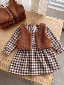 SHEIN Playful Pals 3pcs Baby Girls Vest Dress Set Cute Brown White Gingham Fuzzy Sherpa Ruffle Ruffle Cuff Round Neck Thick Birthday Winter Cozy Princess Matching Rabbit - Brown - View 6