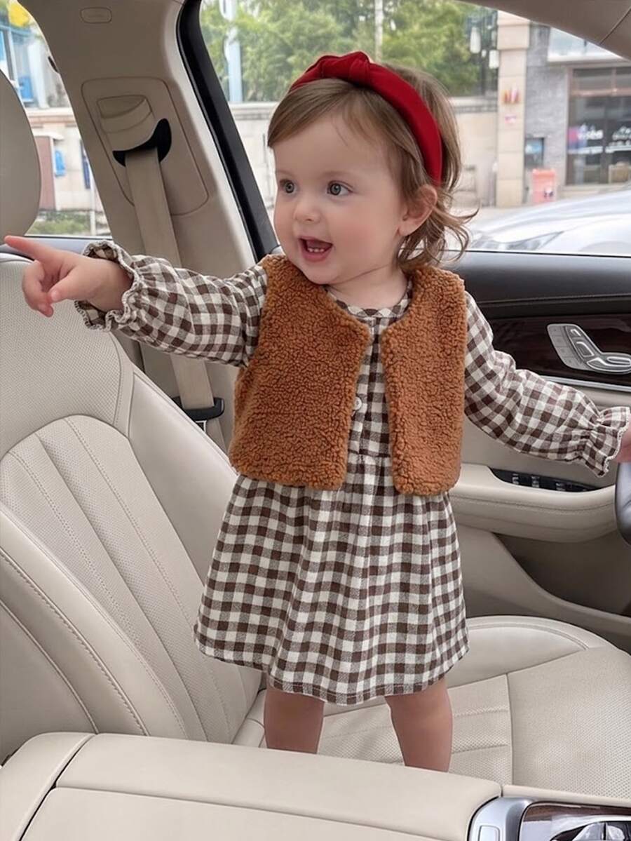 SHEIN Playful Pals 3pcs Baby Girls Vest Dress Set Cute Brown White Gingham Fuzzy Sherpa Ruffle Ruffle Cuff Round Neck Thick Birthday Winter Cozy Princess Matching Rabbit - Brown - View 1