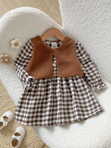 SHEIN Playful Pals 3pcs Baby Girls Vest Dress Set Cute Brown White Gingham Fuzzy Sherpa Ruffle Ruffle Cuff Round Neck Thick Birthday Winter Cozy Princess Matching Rabbit - Brown - View 8