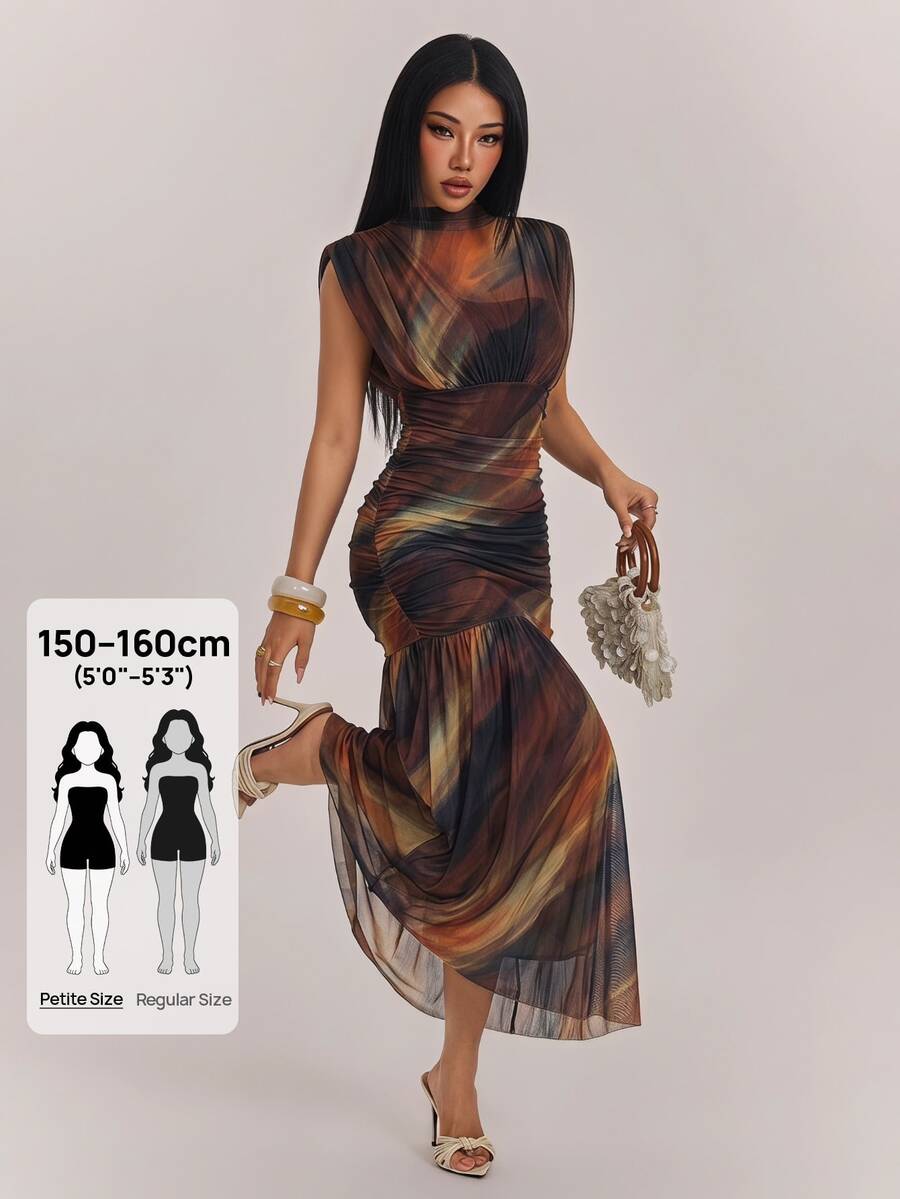 SHEIN PETITE فستان صيفي أنيق وعصري متعدد الألوان بطبعة أسلوب الألوان المائية للنساء الصغيرات. - متعدد الألوان - مشاهدة 1