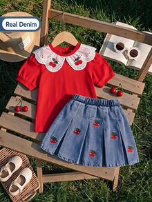 Elladie kids 两件套女童春夏套装，浅粉色短袖上衣+牛仔裙；泡泡袖荷叶边设计，胸前饰有蓝色刺绣蝴蝶结，百褶裙饰有粉色刺绣蝴蝶结，甜美可爱风格，适合日常外出和亲子活动 - 彩色 - 查看 3