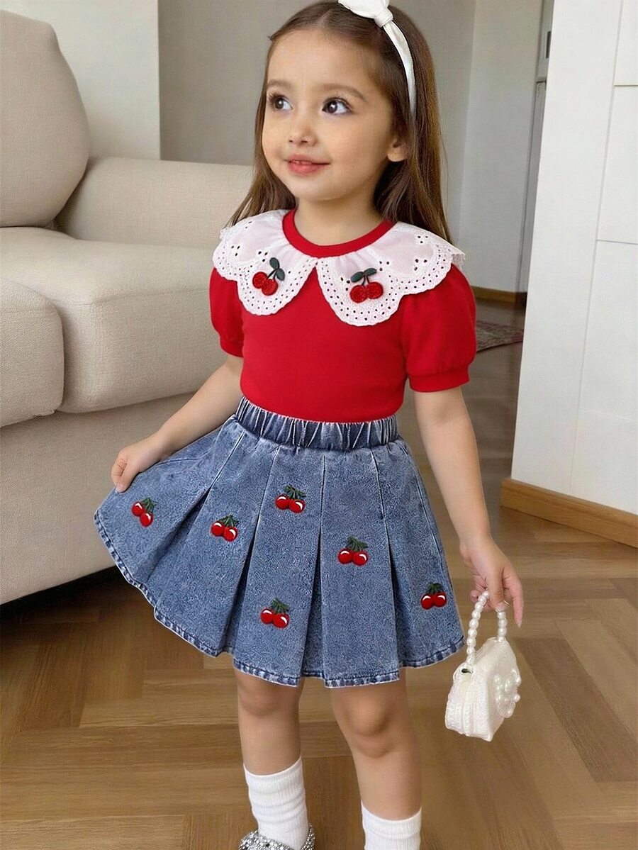 Elladie kids 两件套女童春夏套装，浅粉色短袖上衣+牛仔裙；泡泡袖荷叶边设计，胸前饰有蓝色刺绣蝴蝶结，百褶裙饰有粉色刺绣蝴蝶结，甜美可爱风格，适合日常外出和亲子活动