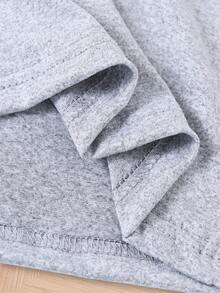SHEIN [Denim Effect] 男童 4-7 歲夏季休閒圓領短袖字母印花上衣與牛仔效果長褲套裝，舒適版型，適合戶外玩耍與花童穿著 - 灰色 - 查看 7