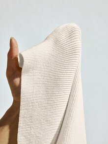 Maija 女款純色前扣無袖針織上衣，極簡設計，適合休閒與商務造型。無袖剪裁靈活易搭配，適用於都市通勤、辦公室穿著與教師專業服裝。適合聚會及各種休閒或正式場合，是現代女性衣櫥中實用且時尚的百搭單品 - 杏色 - 查看 11