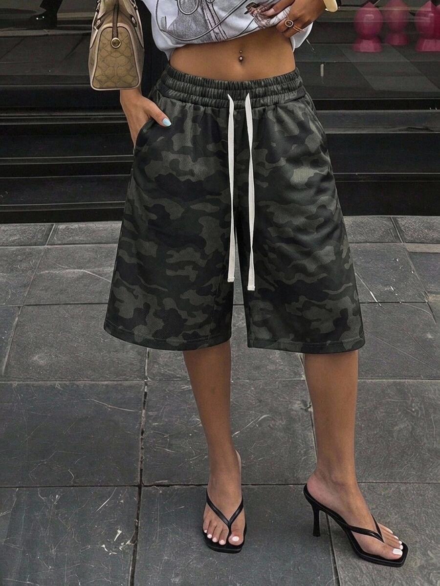 SHEIN PETITE Women's Fashion Camouflage Print Drawstring Waist Pocket Shorts Campus - Army Green - View 1