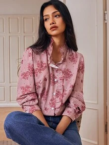SHEIN قميص نسائي جديد بطراز عتيق متعدد الاستخدامات للتنقل اليومي، بلون عنابي مع طباعة مربعات وزهور، بياقة مكشكشة وأكمام طويلة - متعدد الألوان - مشاهدة 3