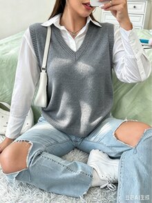 Flirla 大尺碼女款純色V領休閒百搭針織背心 - 灰色 - 查看 3