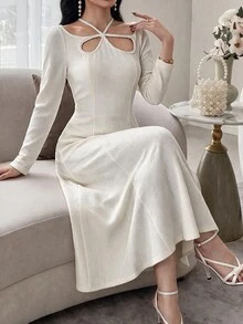 Feyla Gaun Model Duyung dengan Potongan di Bagian Depan - Pearl White - View 9