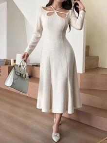 Feyla Gaun Model Duyung dengan Potongan di Bagian Depan - Pearl White - View 5