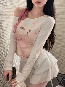 FRIFUL Kaos Lengan Panjang Kasual Wanita Motif Kucing dengan Bahu Asimetris untuk Sehari-hari - Putih - View 8