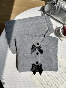 SHEIN 2件組女童針織套裝，簡約圓領灰色長袖3D蝴蝶結裝飾開襟衫搭配百褶裙，甜美學院風可愛風格，適合上學、告別場合 - 灰色 - 查看 3
