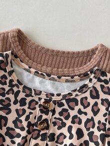 SHEIN Playful Pals 2件組嬰幼兒女童百褶洋裝，可愛甜美米色棕色豹紋羅紋針織鈕扣長袖圓領常規款，適合秋季假期萬聖節時尚穿搭 - 彩色 - 查看 8