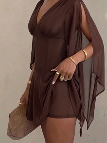 Siren Gaze Gaun Mini Kasual Wanita Warna Polos Leher V Berlipit untuk Sehari-hari - Coffee Brown - View 11